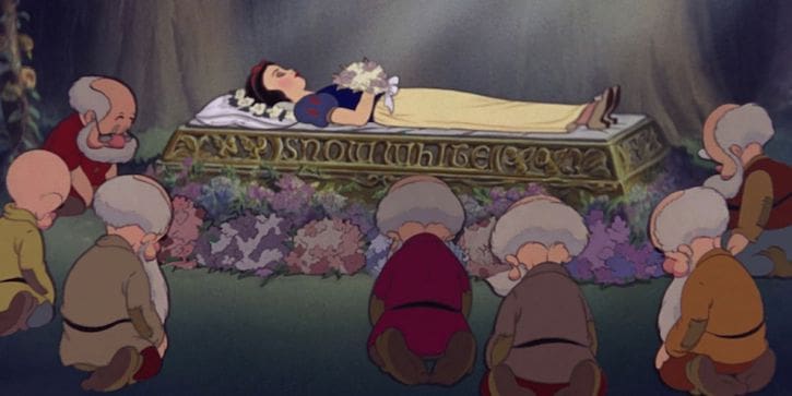 Snow White sleeping and the dwarfs gathered around her bowing their heads